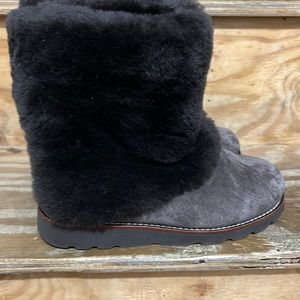 Uggs with full fur outside brown size 5